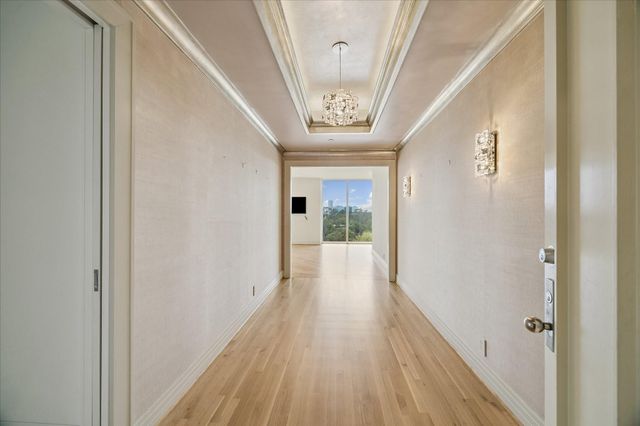 121 N Post Oak Lane 706, Houston, TX 77024