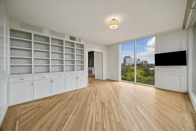 121 N Post Oak Lane 706, Houston, TX 77024