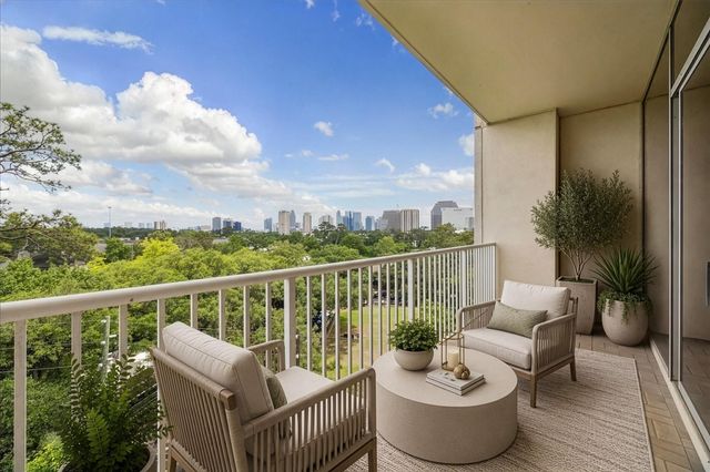 121 N Post Oak Lane 706, Houston, TX 77024