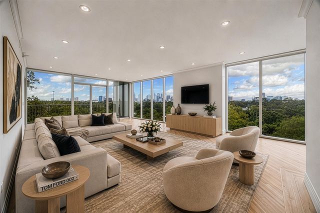 121 N Post Oak Lane 706, Houston, TX 77024