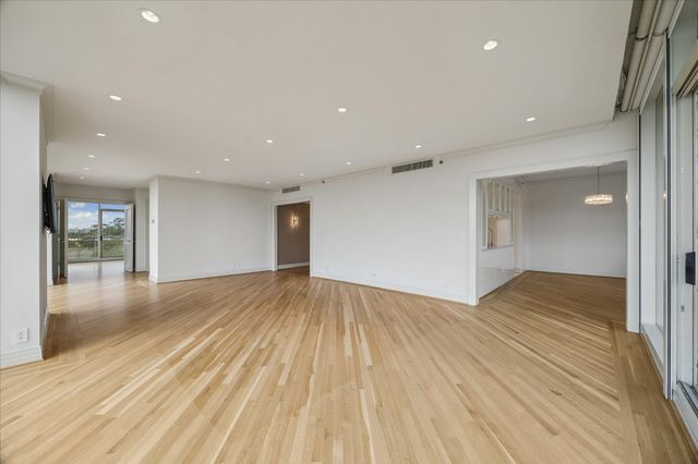 121 N Post Oak Lane 706, Houston, TX 77024
