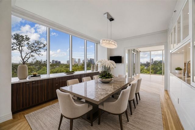 121 N Post Oak Lane 706, Houston, TX 77024