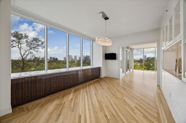 121 N Post Oak Lane 706, Houston, TX 77024