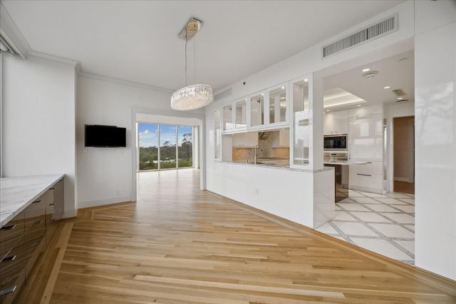 121 N Post Oak Lane 706, Houston, TX 77024