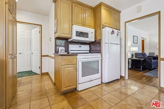 12606 Bonaparte Avenue, Los Angeles, CA 90066