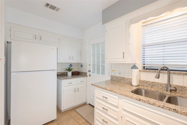 6910 Winding Creek Court, Dallas, TX 75252