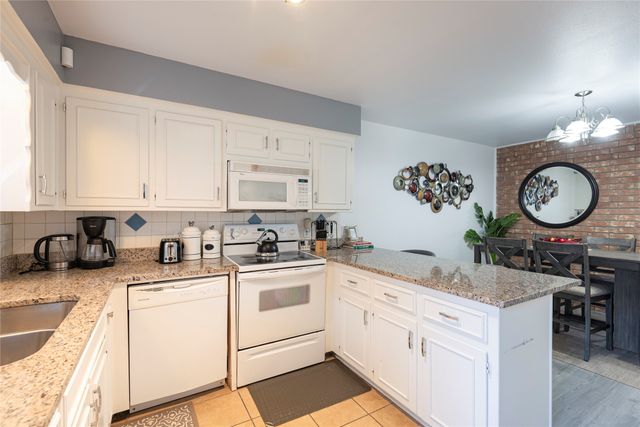 6910 Winding Creek Court, Dallas, TX 75252