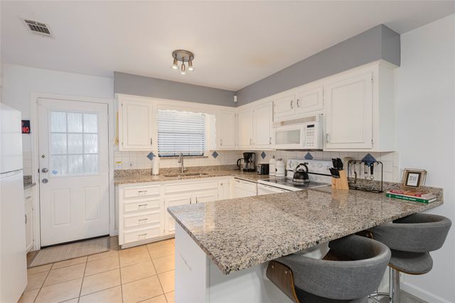 6910 Winding Creek Court, Dallas, TX 75252