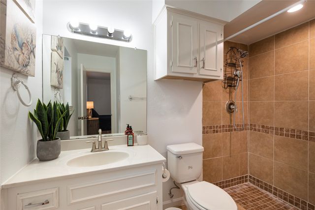 6910 Winding Creek Court, Dallas, TX 75252
