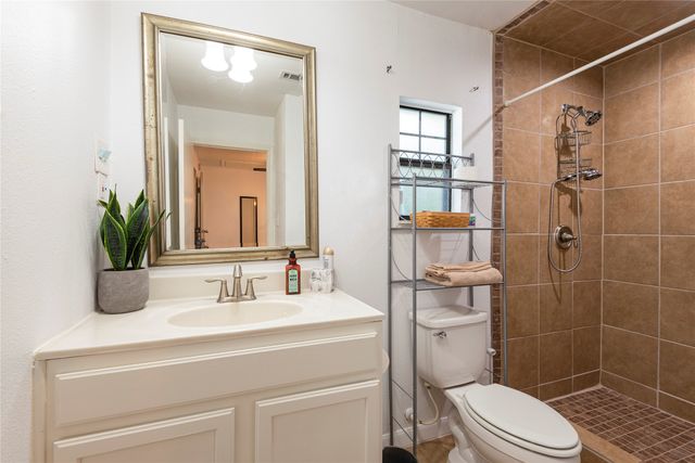 6910 Winding Creek Court, Dallas, TX 75252