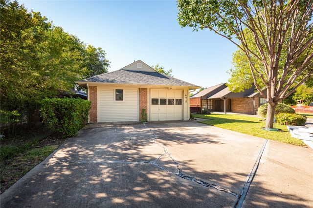 6910 Winding Creek Court, Dallas, TX 75252