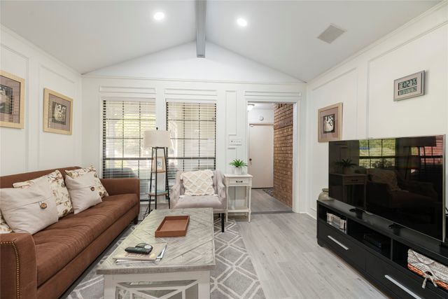 6910 Winding Creek Court, Dallas, TX 75252