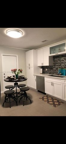 1432 NE 5th Ave 1, Fort Lauderdale, FL 33304