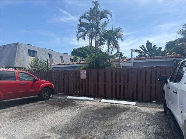 1432 NE 5th Ave 1, Fort Lauderdale, FL 33304
