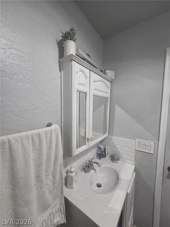 2036 Canterbury Drive, Las Vegas, NV 89119 — photo 3