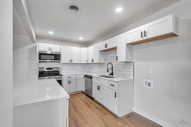 411 E Dengar Ave, Midland, TX 79705