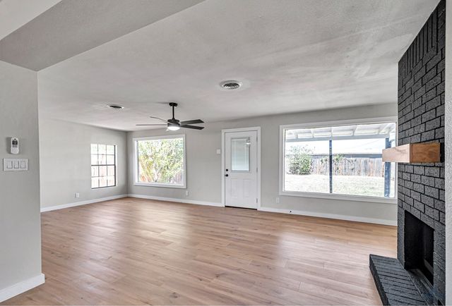 411 E Dengar Ave, Midland, TX 79705