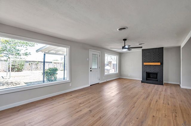 411 E Dengar Ave, Midland, TX 79705