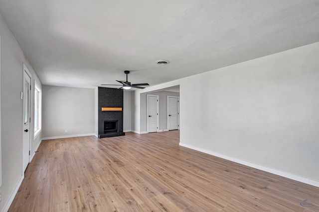 411 E Dengar Ave, Midland, TX 79705