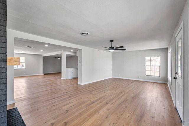 411 E Dengar Ave, Midland, TX 79705