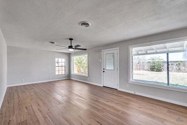 411 E Dengar Ave, Midland, TX 79705