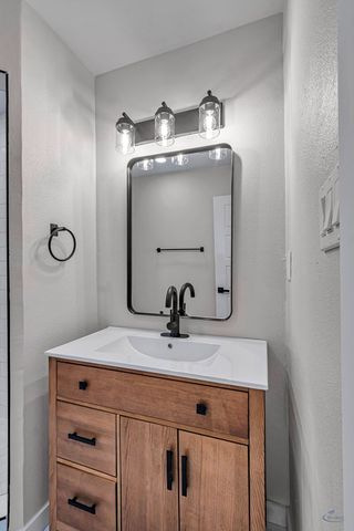 411 E Dengar Ave, Midland, TX 79705