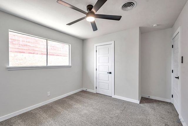 411 E Dengar Ave, Midland, TX 79705