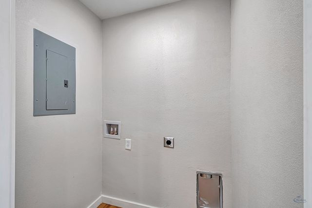 411 E Dengar Ave, Midland, TX 79705