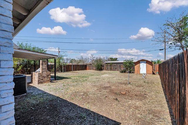 411 E Dengar Ave, Midland, TX 79705