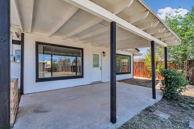 411 E Dengar Ave, Midland, TX 79705