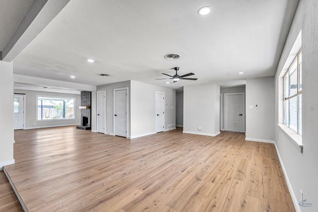 411 E Dengar Ave, Midland, TX 79705