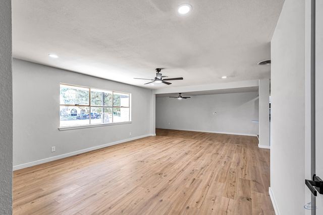 411 E Dengar Ave, Midland, TX 79705