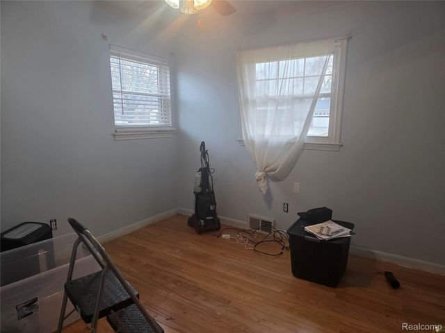 1842 Lathers Street, Garden City, MI 48135