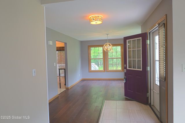 137 Killarney Drive, Niskayuna, NY 12309