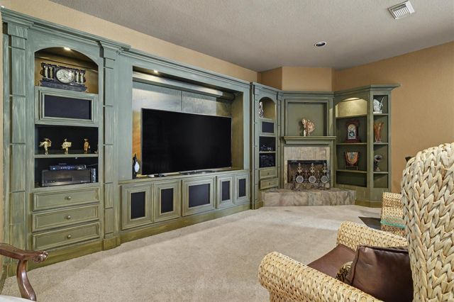 102 Twin Oaks Way, Kemah, TX 77565