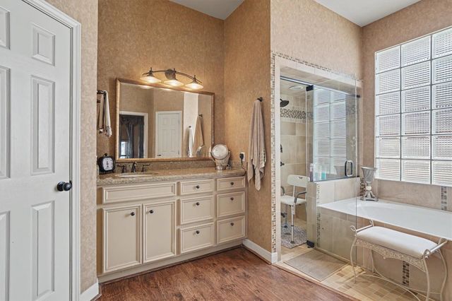 102 Twin Oaks Way, Kemah, TX 77565
