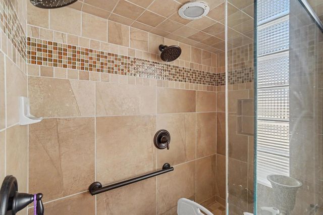 102 Twin Oaks Way, Kemah, TX 77565