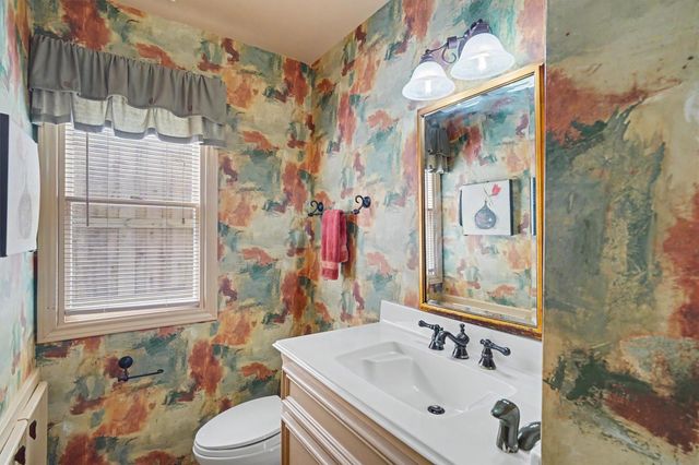 102 Twin Oaks Way, Kemah, TX 77565