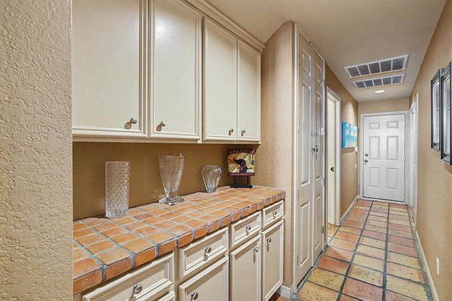 102 Twin Oaks Way, Kemah, TX 77565