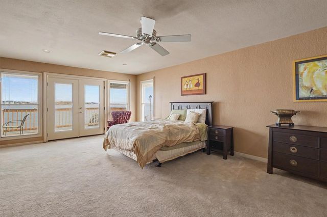 102 Twin Oaks Way, Kemah, TX 77565