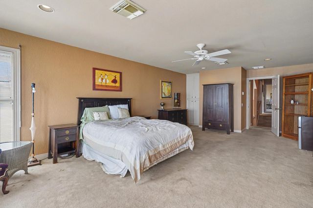 102 Twin Oaks Way, Kemah, TX 77565