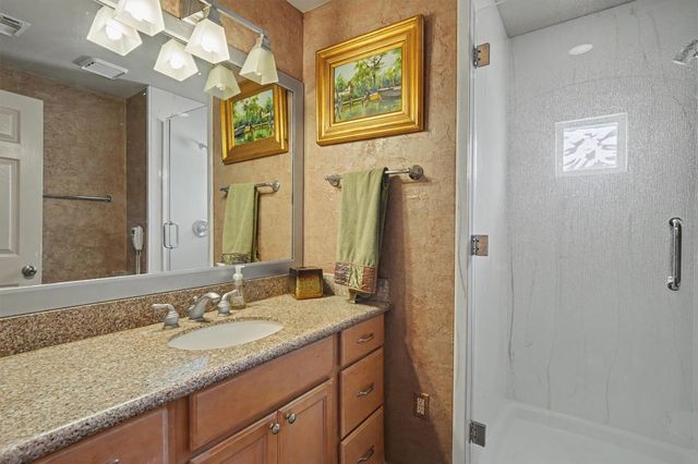102 Twin Oaks Way, Kemah, TX 77565