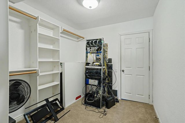 102 Twin Oaks Way, Kemah, TX 77565