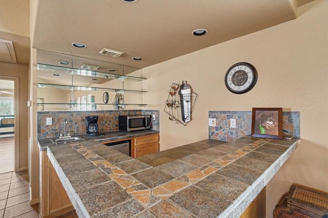 102 Twin Oaks Way, Kemah, TX 77565