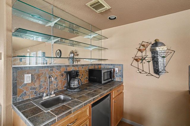 102 Twin Oaks Way, Kemah, TX 77565