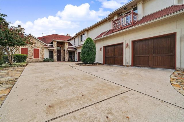 102 Twin Oaks Way, Kemah, TX 77565