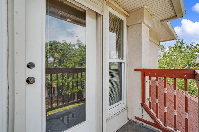 102 Twin Oaks Way, Kemah, TX 77565