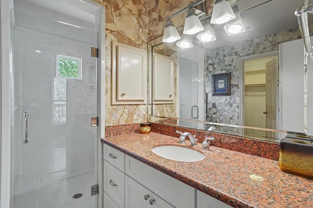102 Twin Oaks Way, Kemah, TX 77565