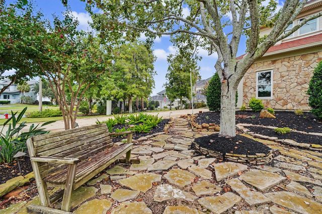 102 Twin Oaks Way, Kemah, TX 77565