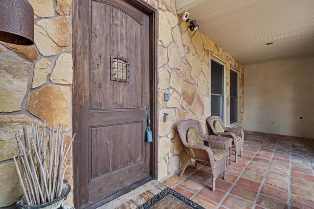 102 Twin Oaks Way, Kemah, TX 77565